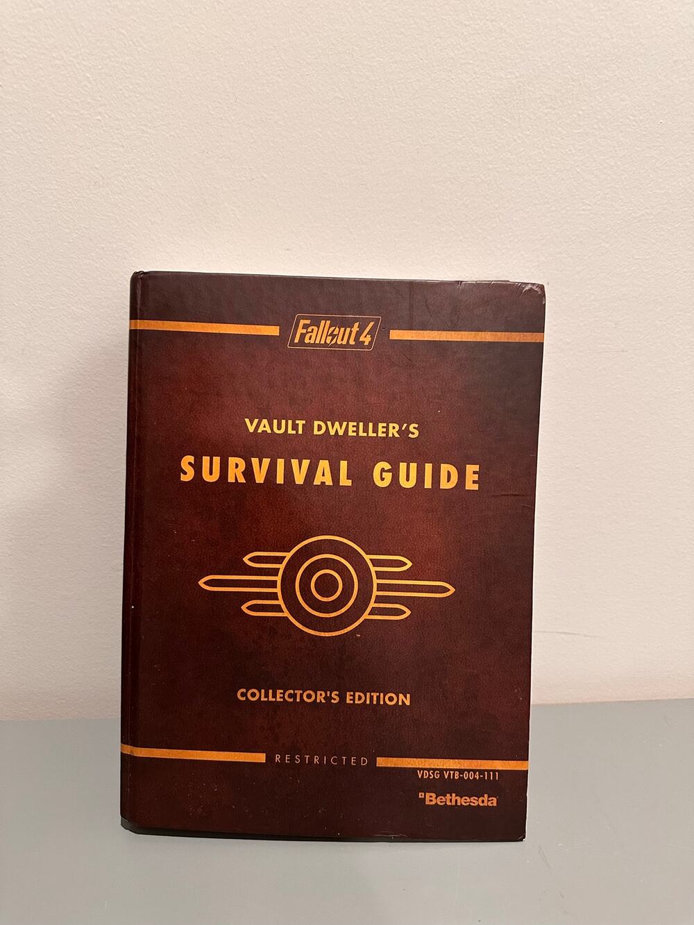 Fallout 4 Vault Dweller's Survival Guide Collector's Edition Hardcover Prima Map